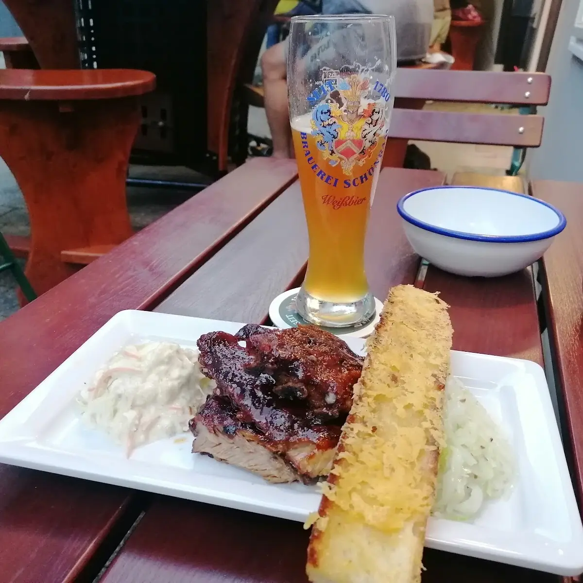 Rippeln Mit Knoblauchbrot
