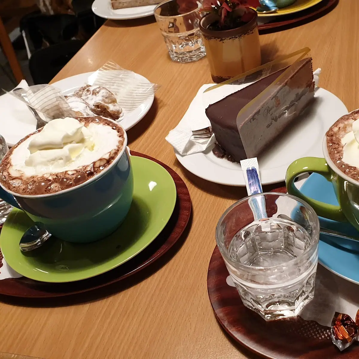 Warme Chocolademelk En Sachertorte
