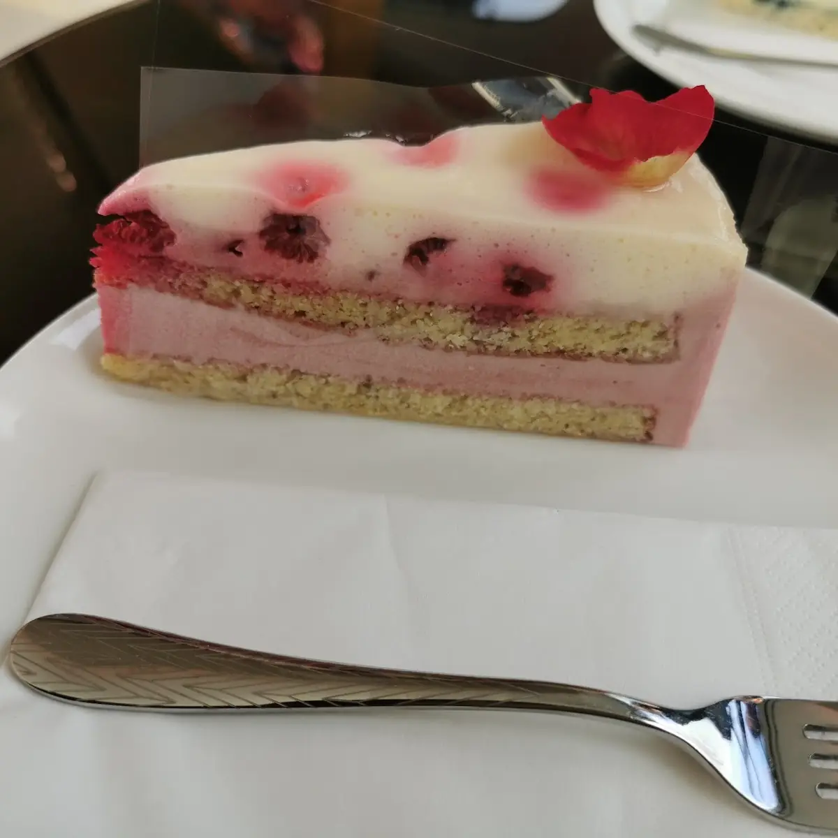 Rosen-himbeertorte Und Heidelbeertorte