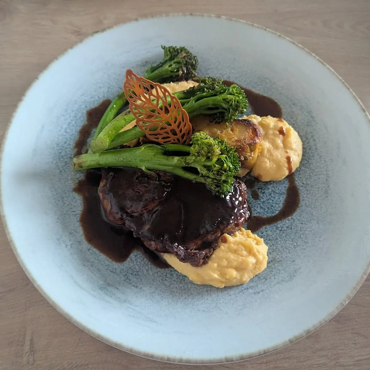 RIB Eye Mit Cheddar-selleriepürree