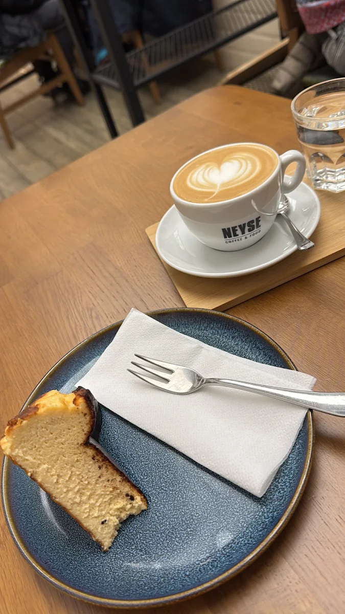 Cappuccino Und San Sebastian Cheesecake