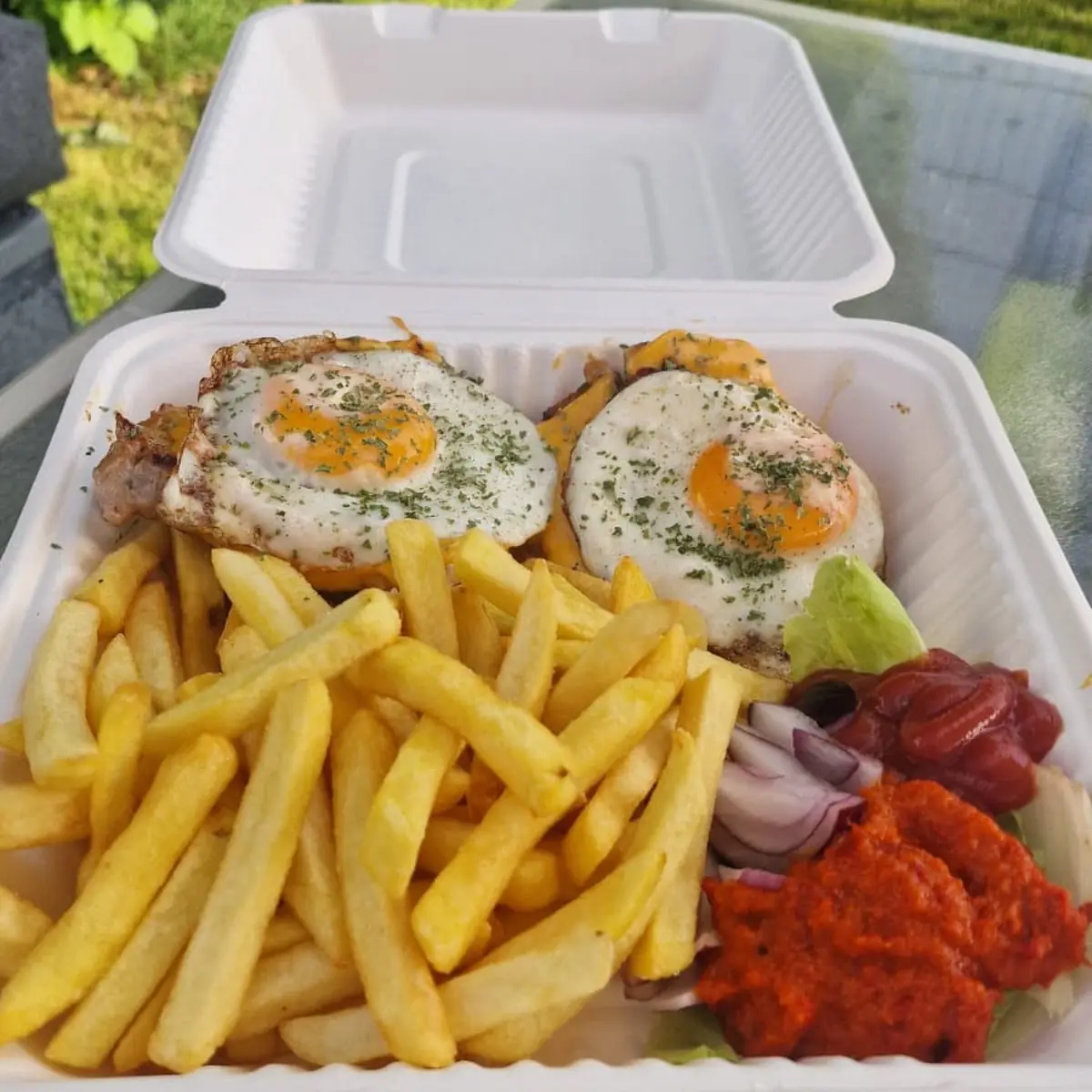 Kotelett Mit Käse Und Spiegelei