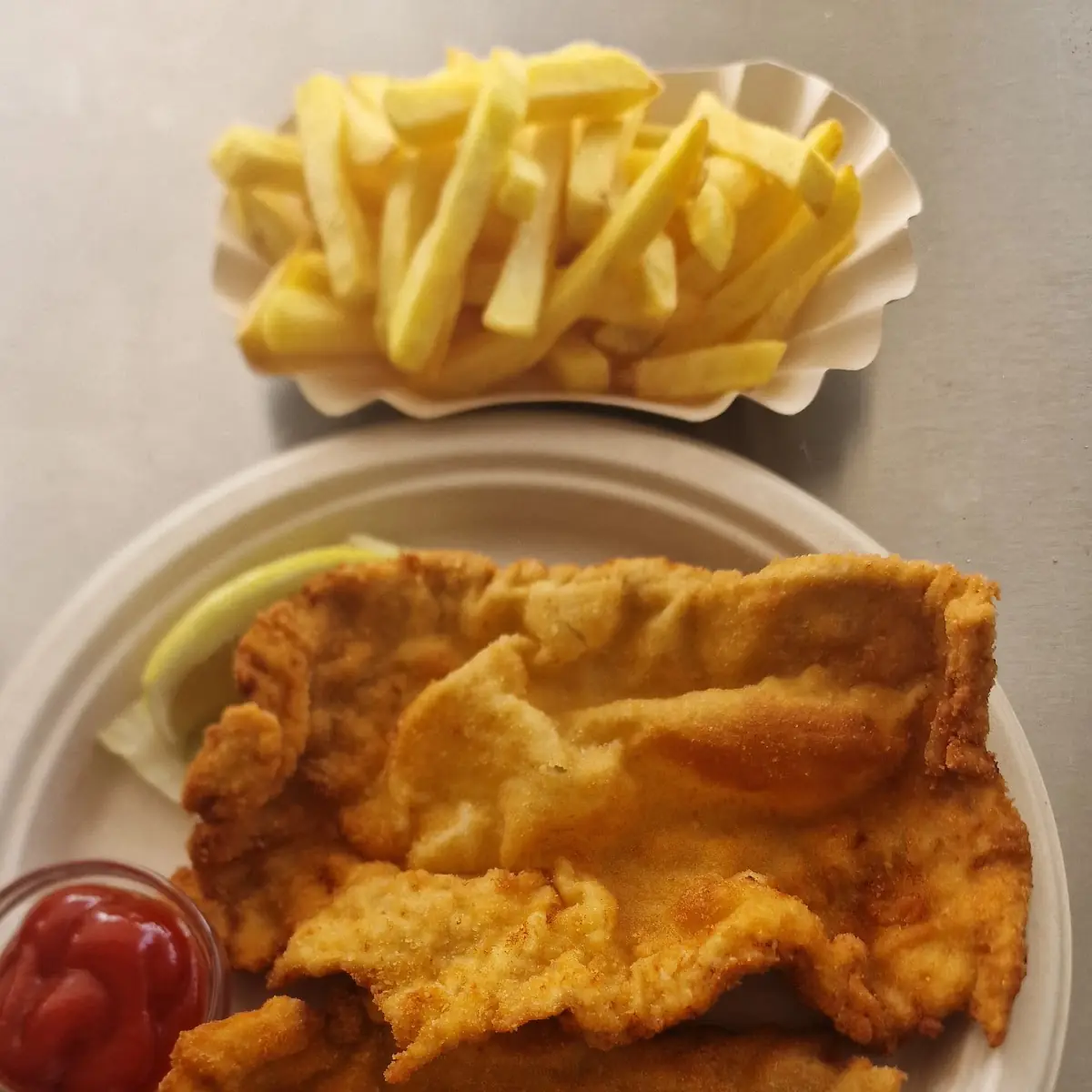 Riesen Schnitzel Mit Beilage
