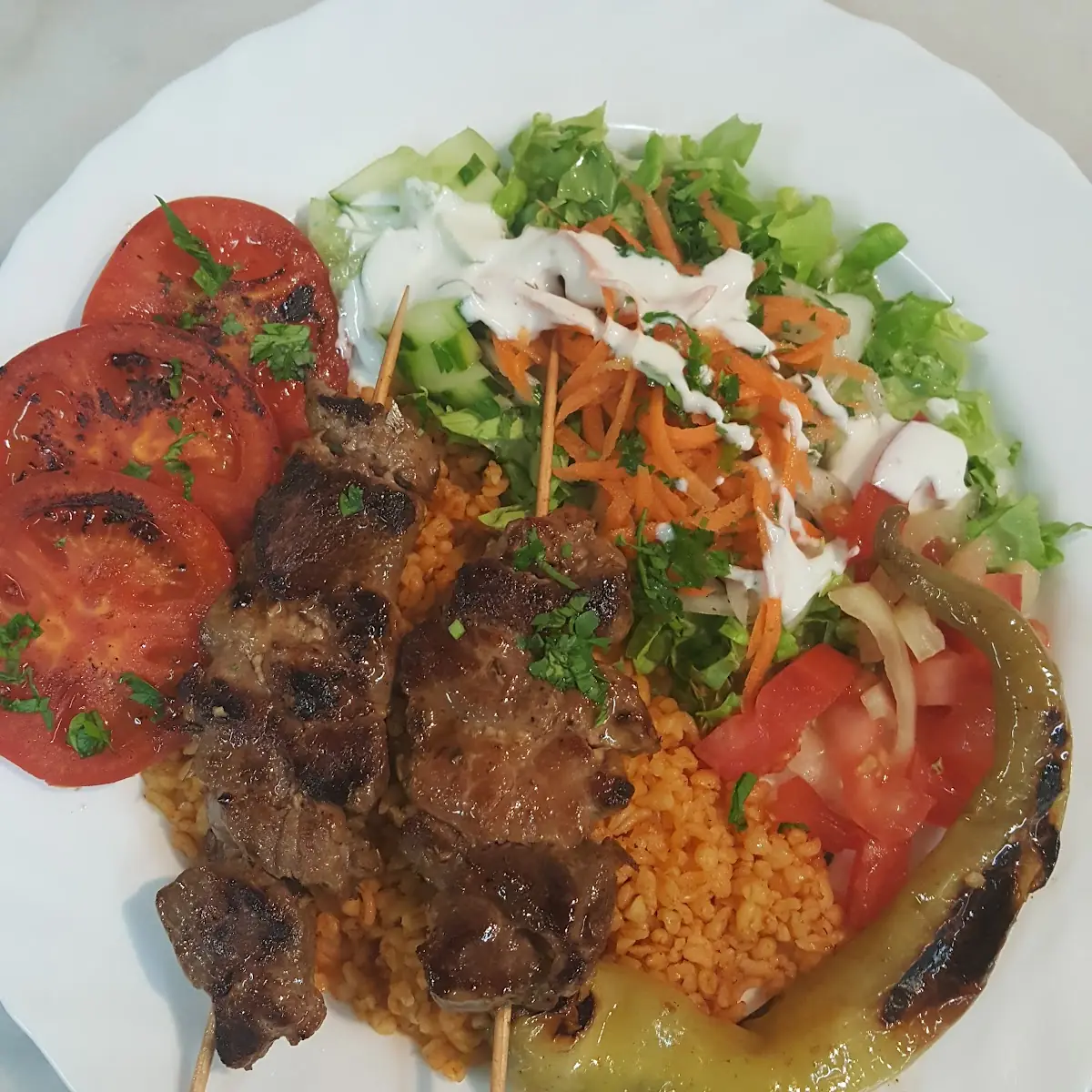 Bulgur Üstū Kuzu Şiş
