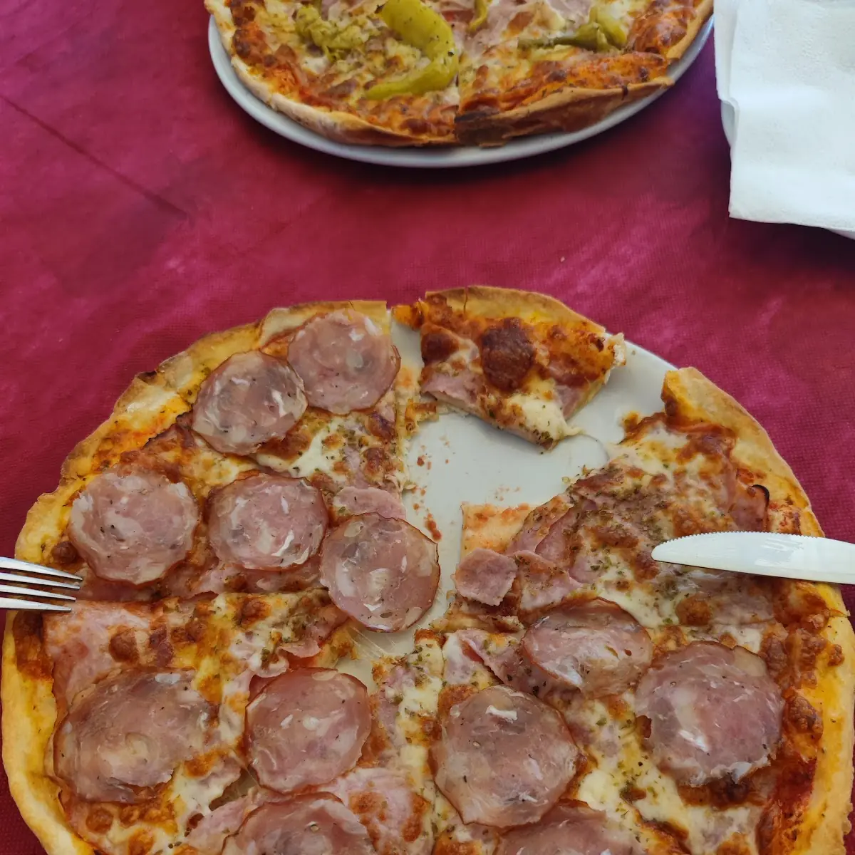Pizza Schinken Mit Zusätzlich Salami