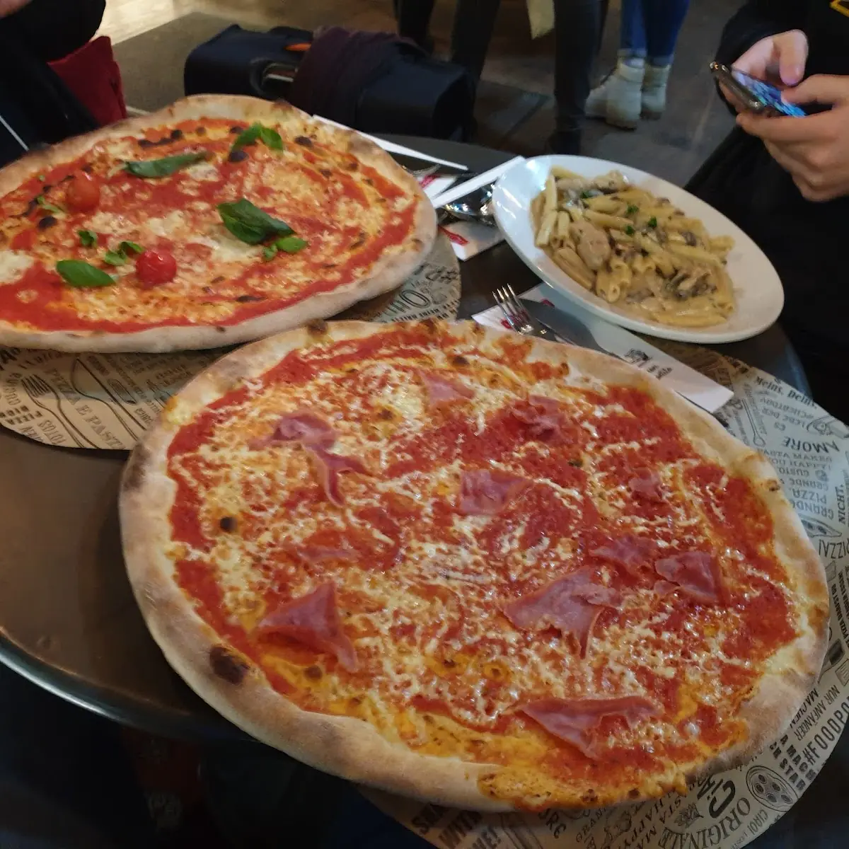 Pizza Margherita Pizza