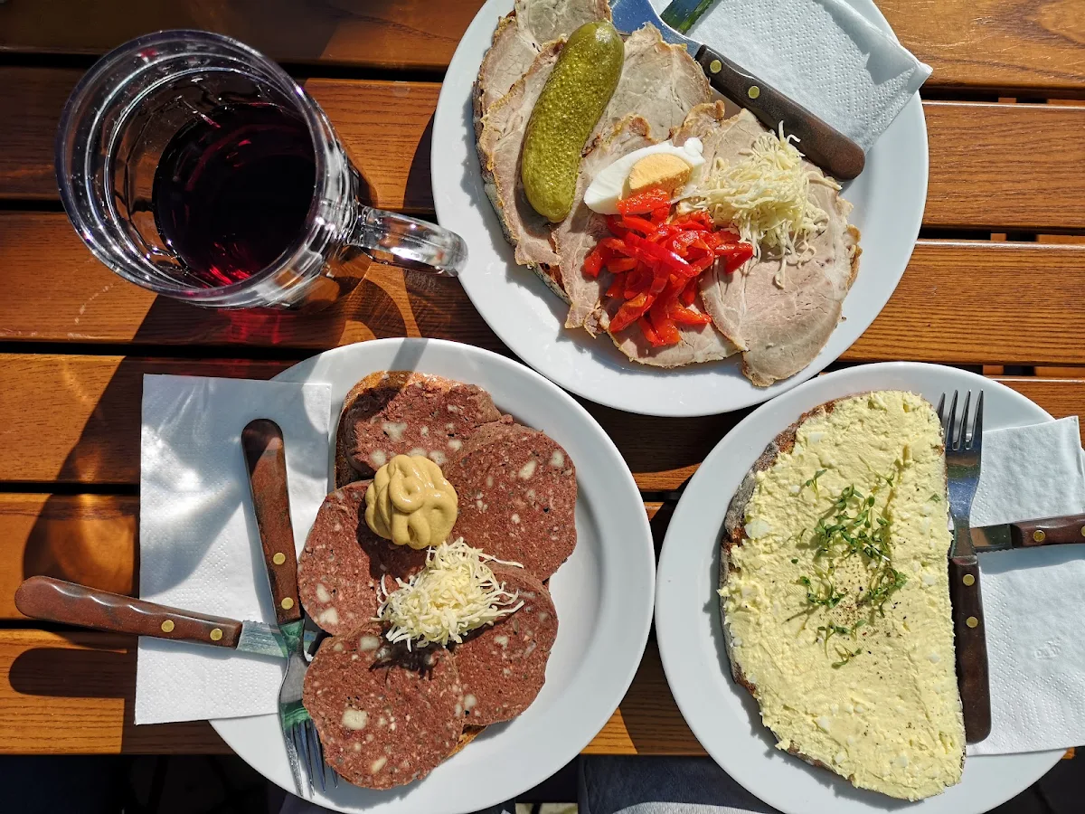 Blunzen- Schweinsbraten- Und Eiaufstrichbrot