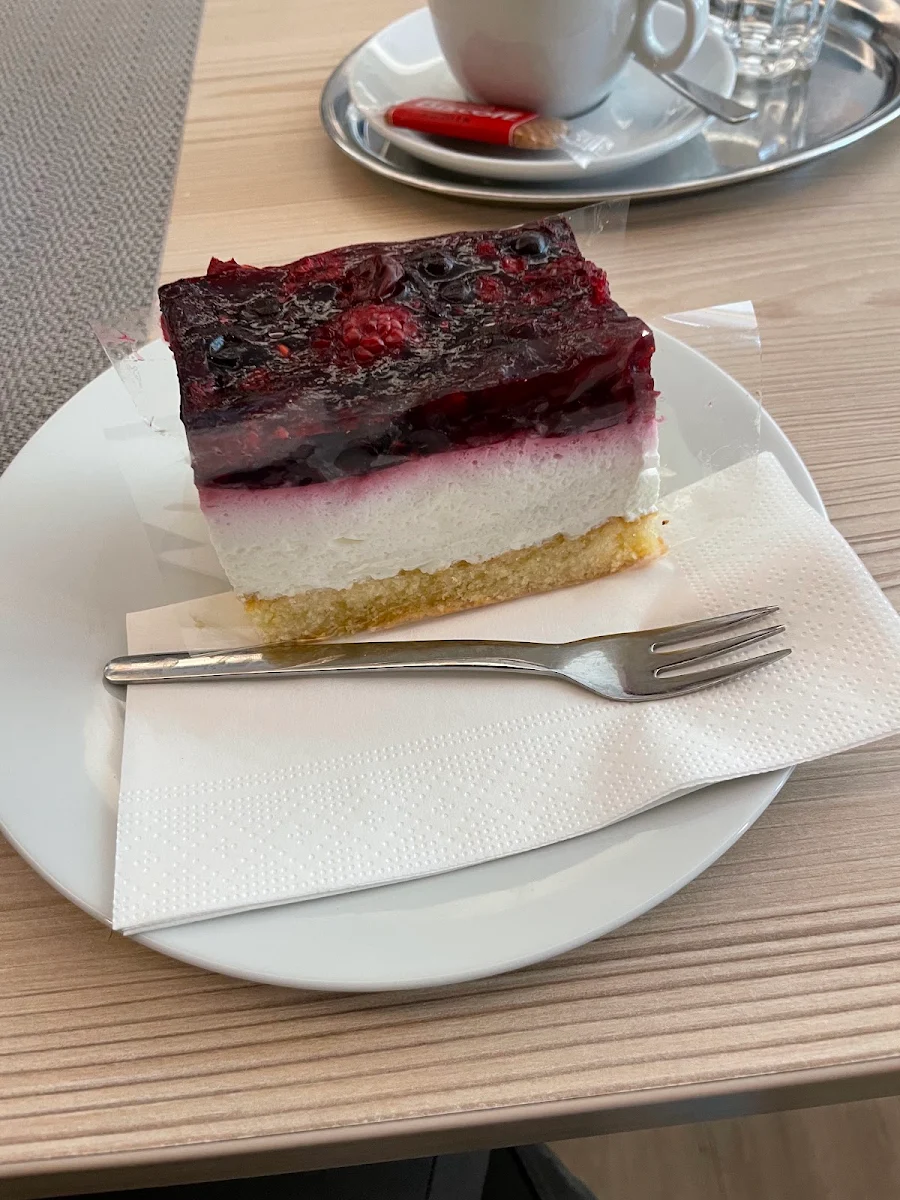 Waldbeertopfen Schnitte