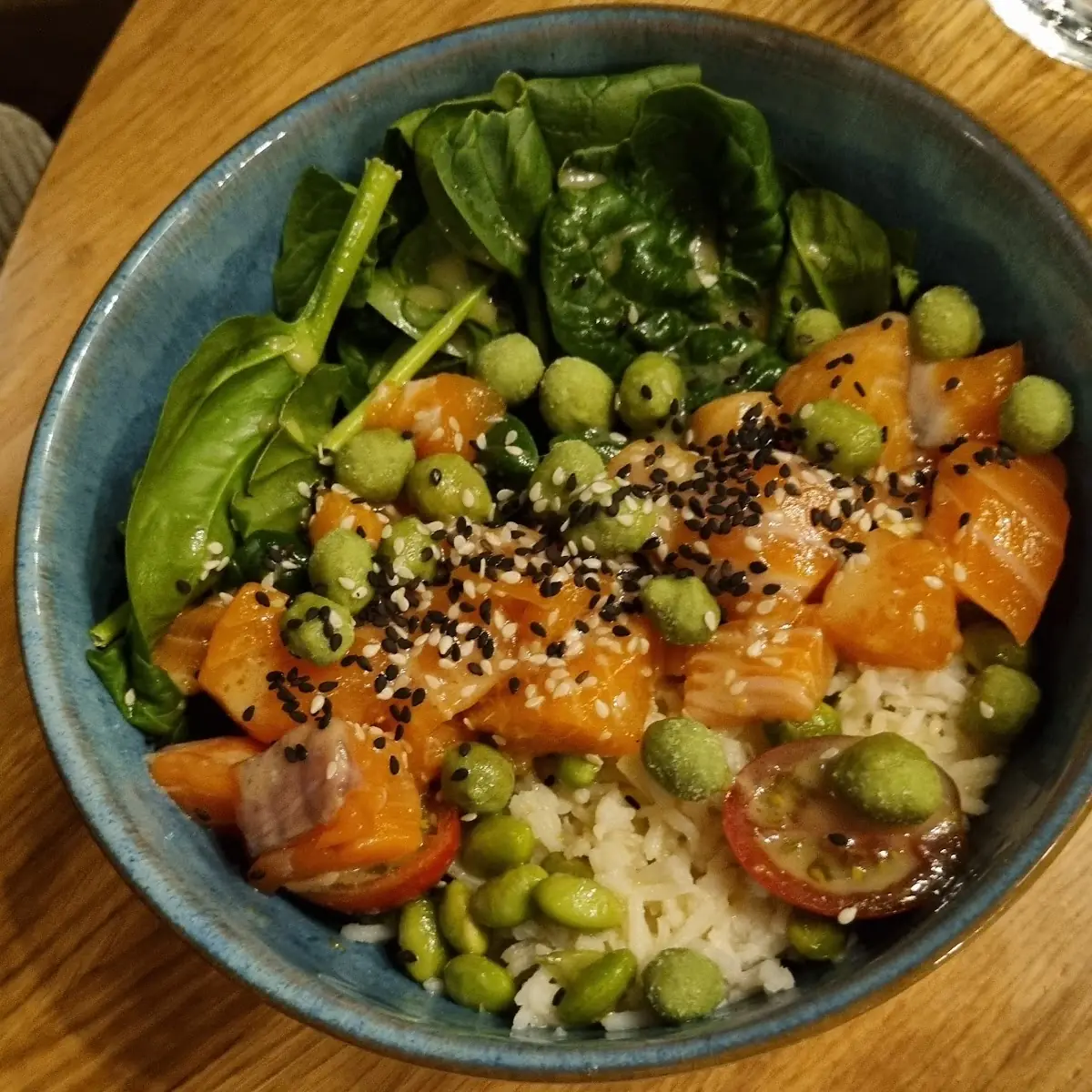 Lachs-erbsen-bowl