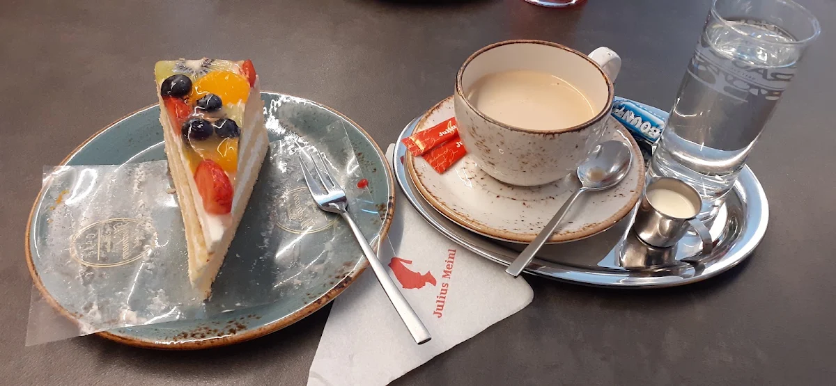 Joghurt Früchtetorte