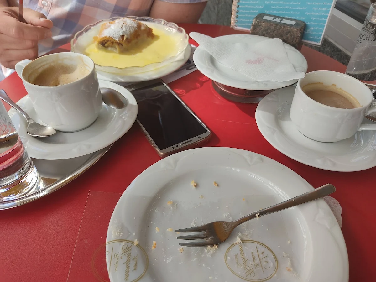 Topfenstrudel Mit Vanillesauce