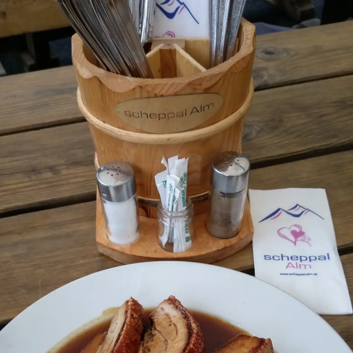 Oma Holzer's Hausgemachter Schweinebraten