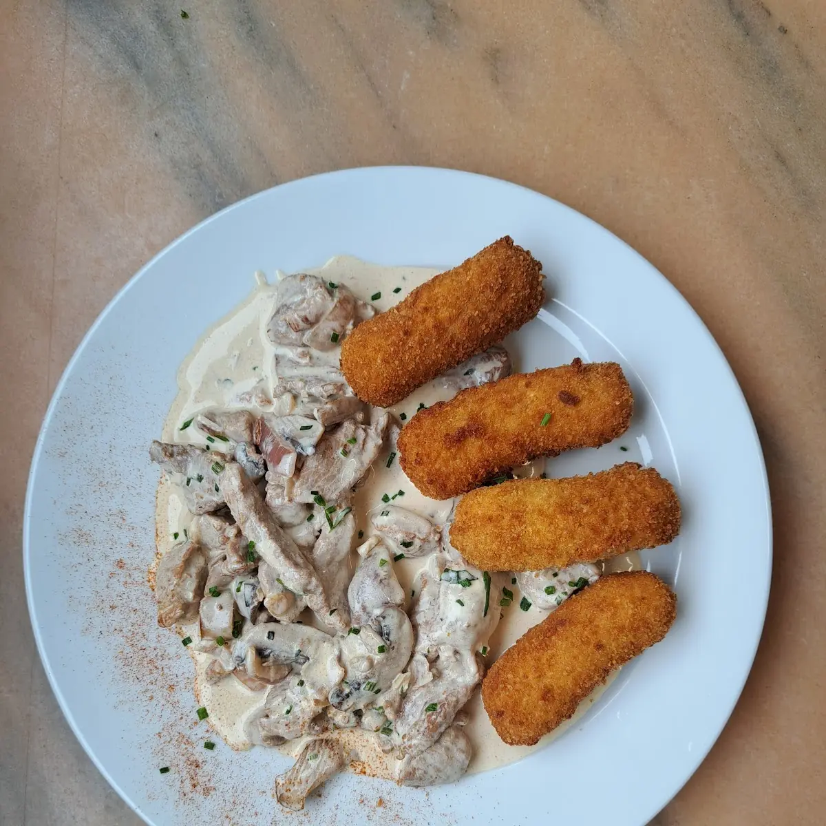 Geschnetzeltes Schweinefilet Mit Kroketten