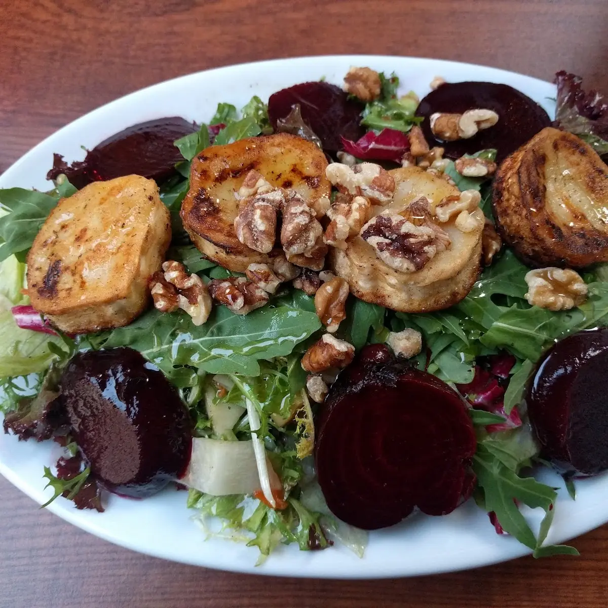 Ziegenkäsesalat Mit Rote Rüben Und Walnüssen