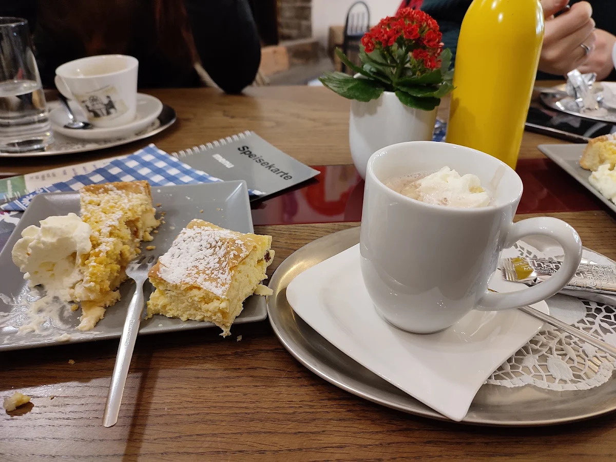 Deux Demi Parts de Gâteau Homemade