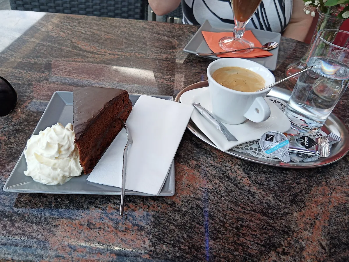 Sachertorte Und Verlängerter