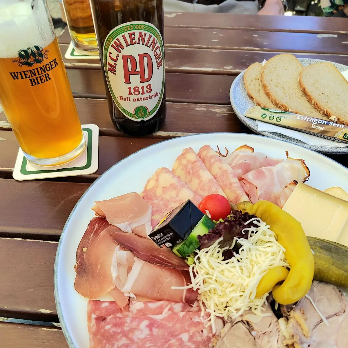 Almjause Mit Speck Bergkäse Salami Kaltem Braten Meerrettich Brot Uvm