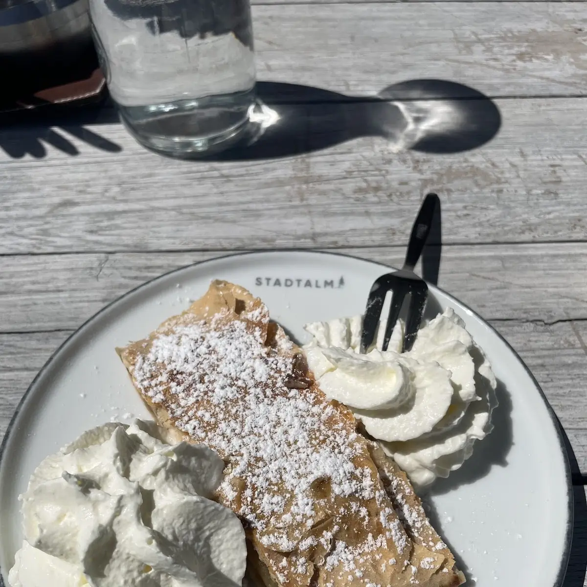 Apfelstrudel Mit Schlag
