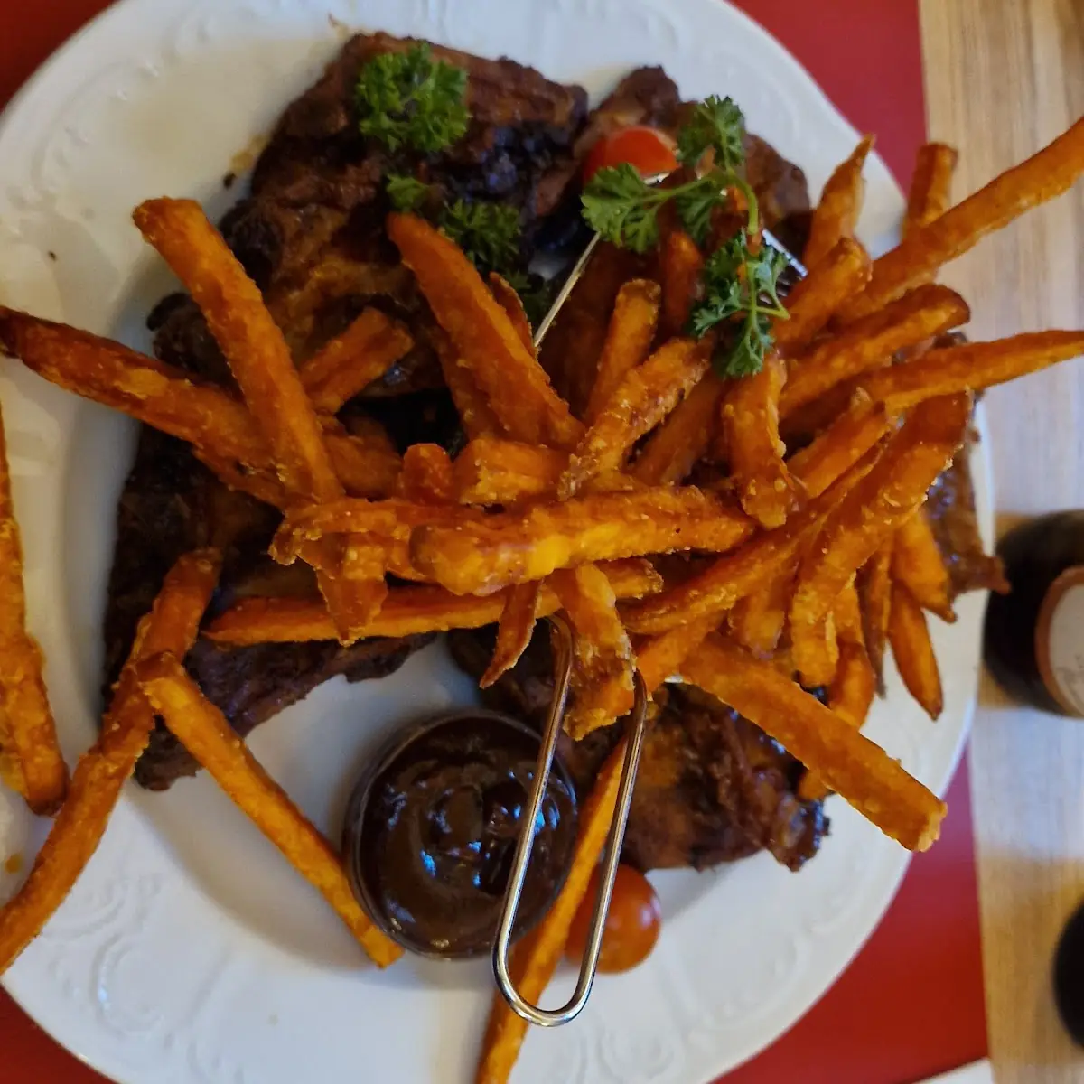 Spare Ribs Mit Süßkartoffel Pommes Frites