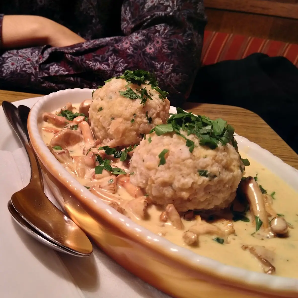 Eierschwammerl A La Creme Mit Knödel