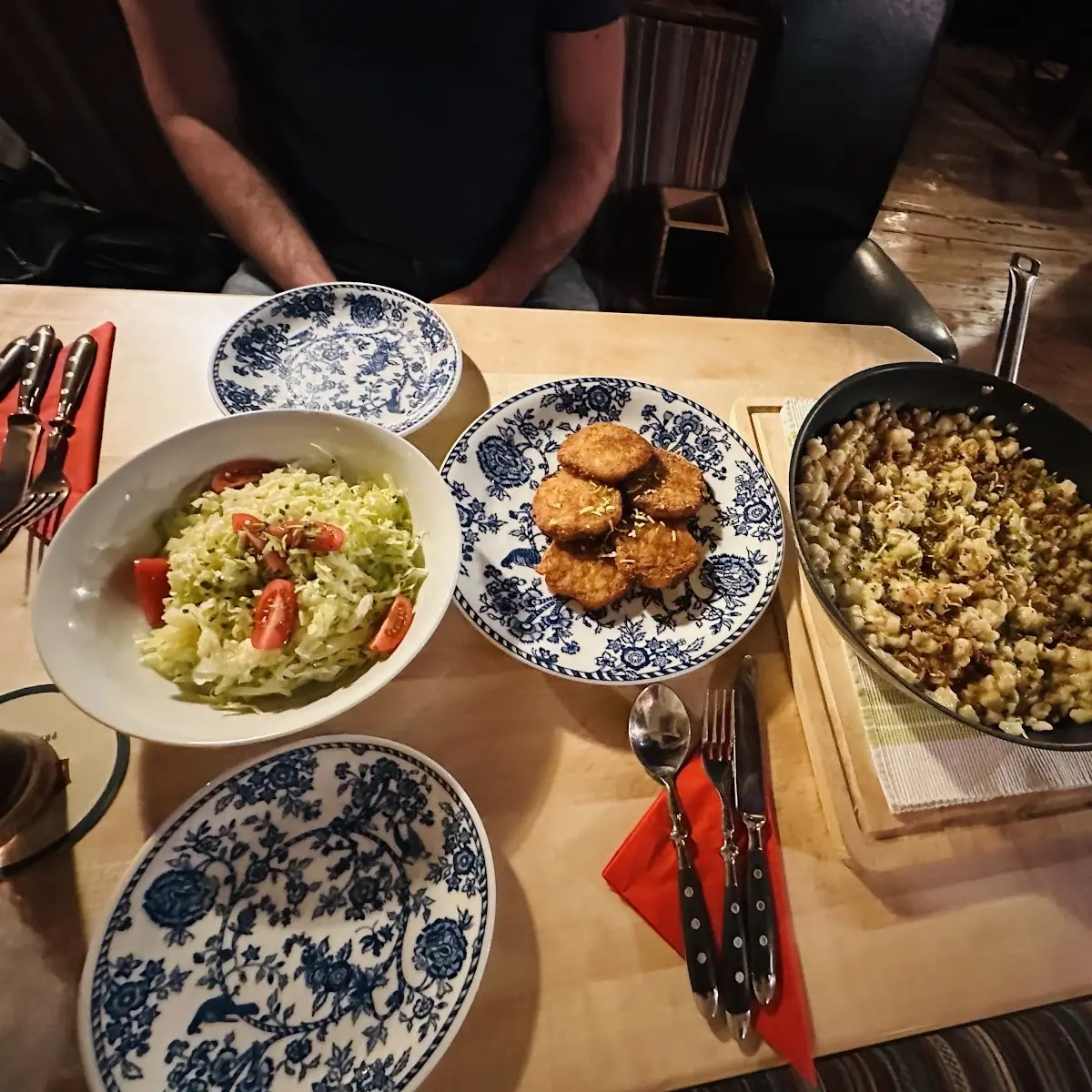 Käsespätzle Und Kartoffelpuffer