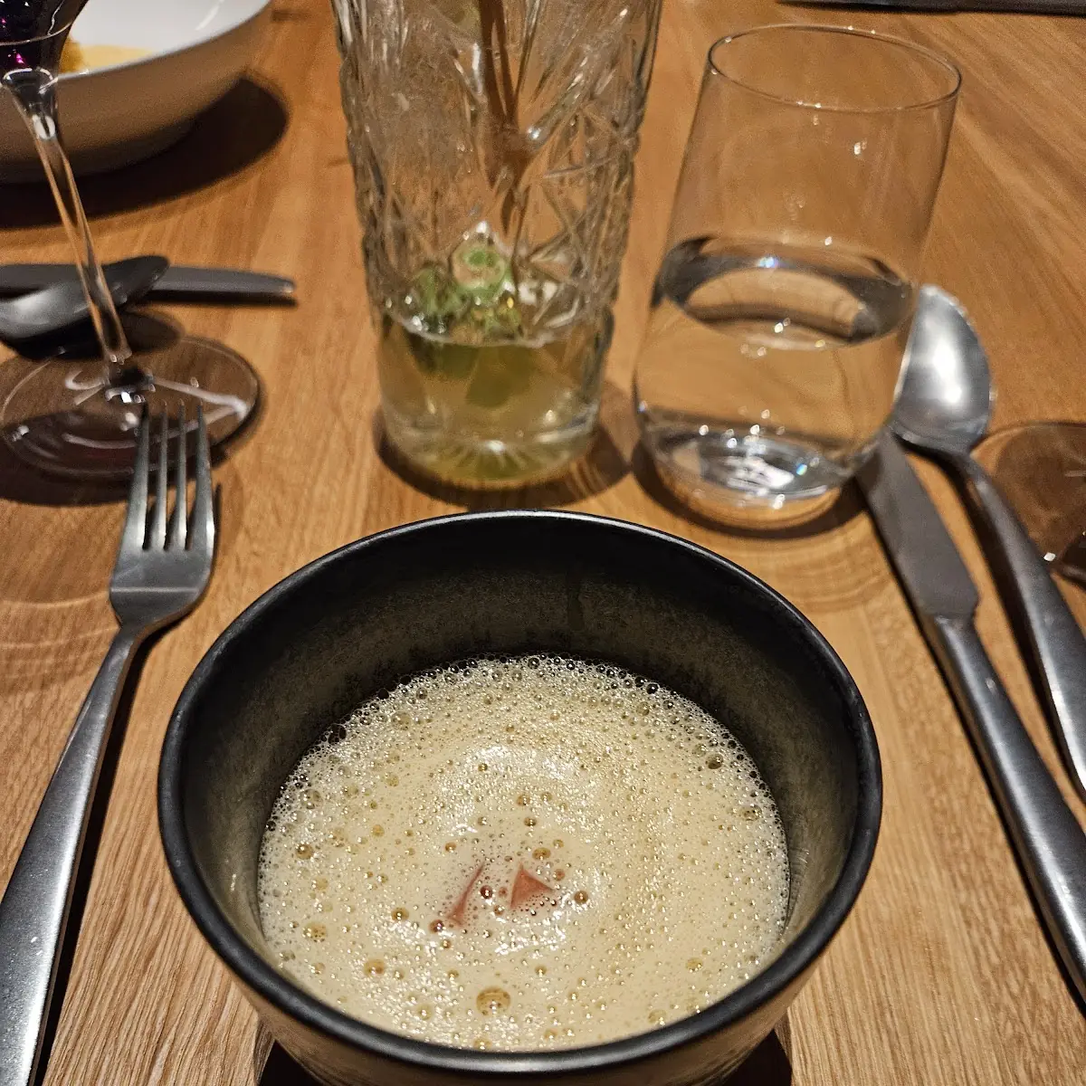 Sellerie Eistich Dashi Saiblingskaviar & Radieschen