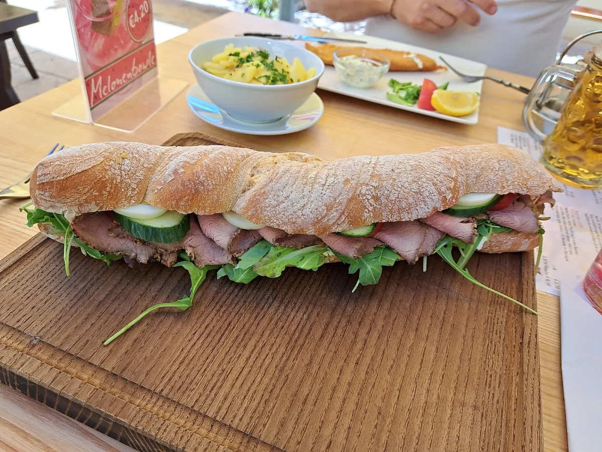 Haussandwich Mit Roastbeef Und Sauce Tartar