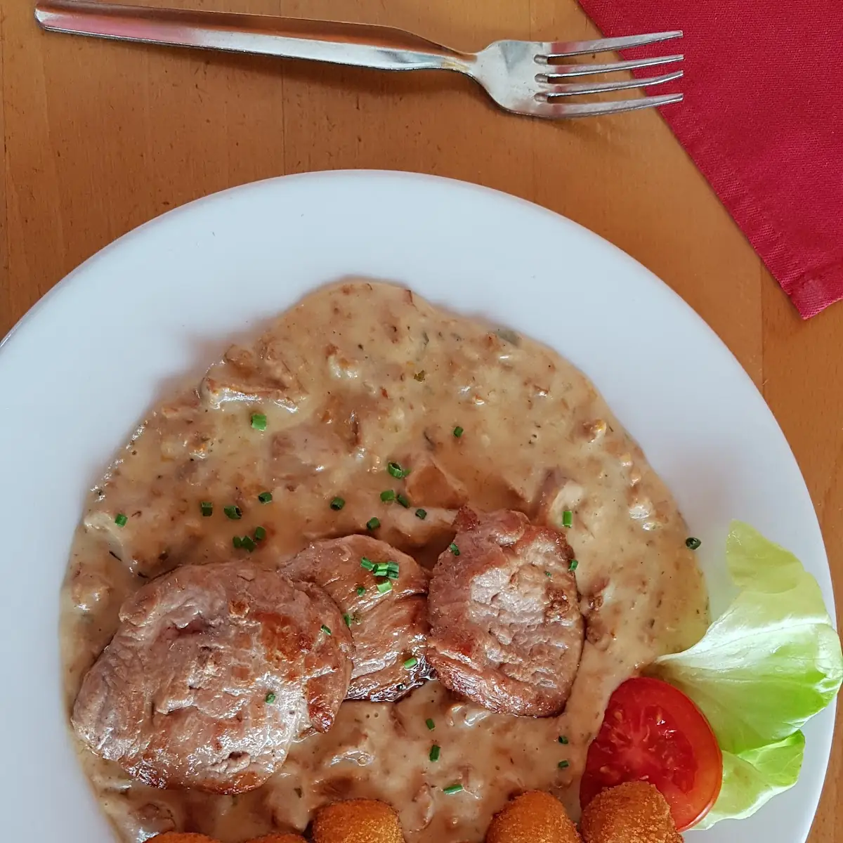 Schweinefilet Mit Eierschwammerl Und Kroketten
