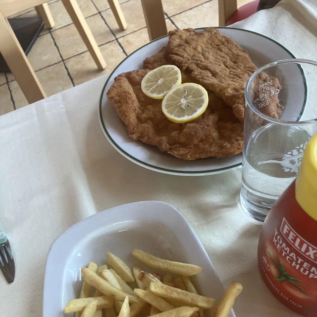 Surschnitzel Mit Gemischten Salat