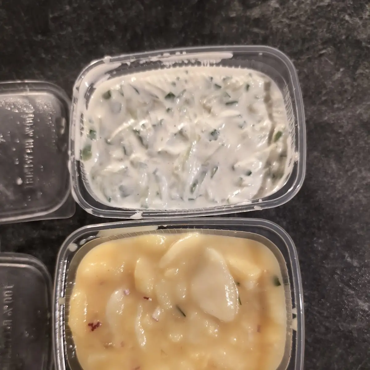 Rahmgurken-salatn Und Kartoffelsalat