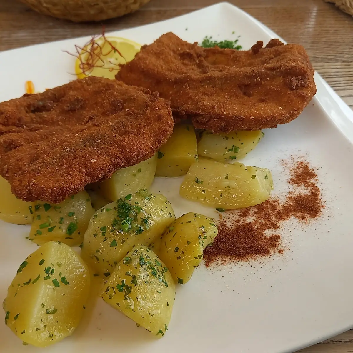 Gebackener Karpfen Mit Kartoffeln