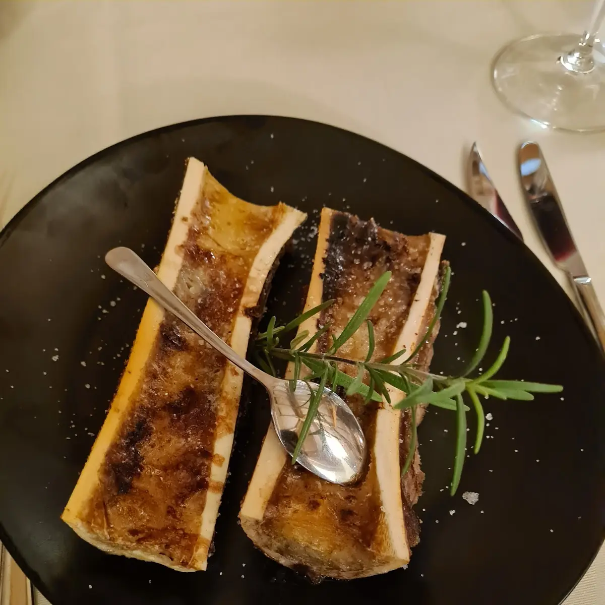 Gegrillte Markknochen