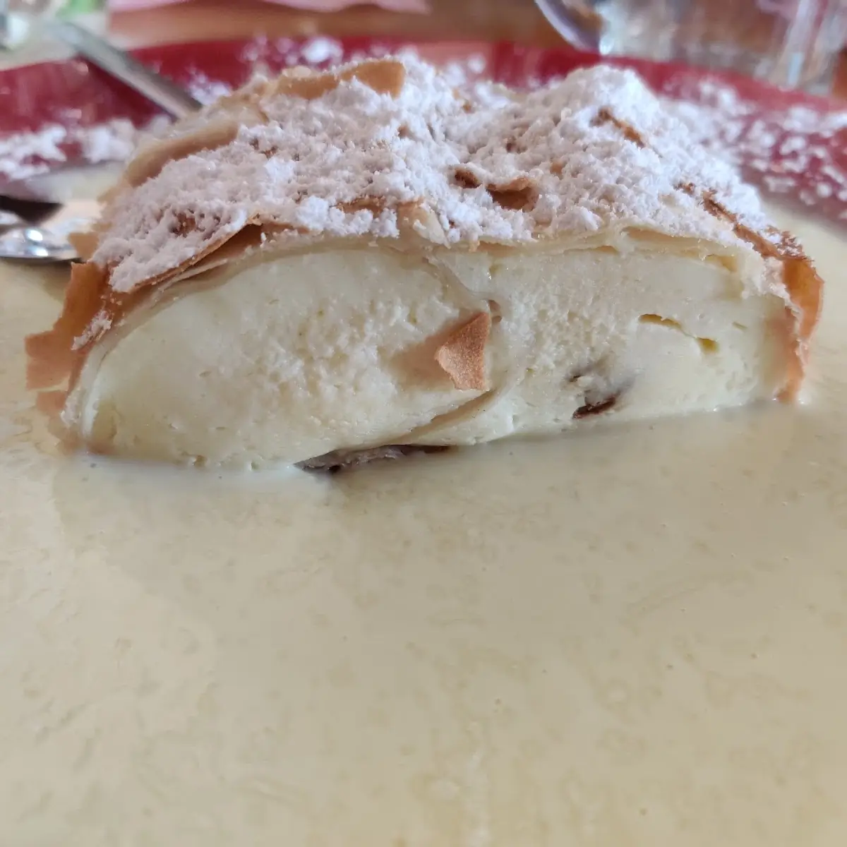 Topfenstrudel Mit Vanillesauce