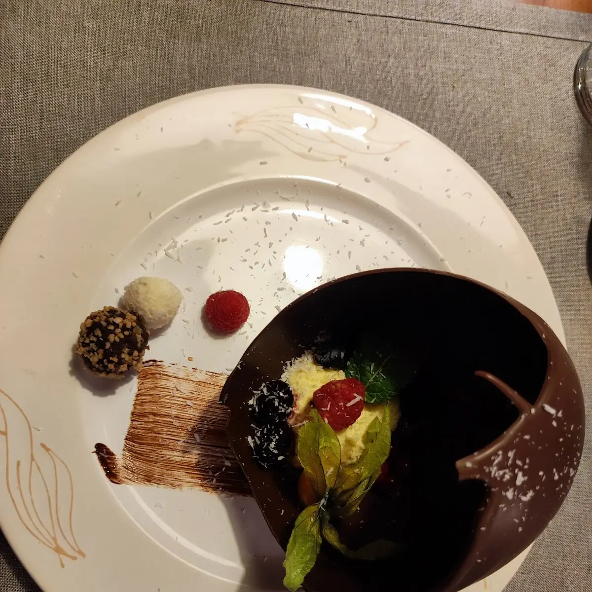 Schokokugel Mit Mousse