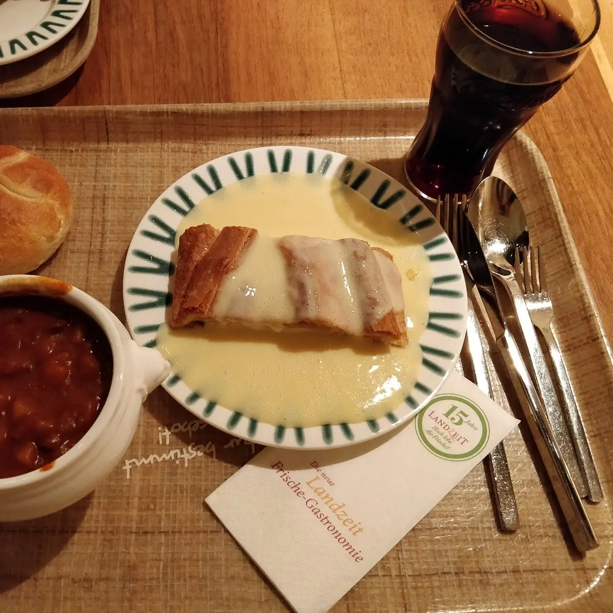 Apfelstrudel Mit Vanillesauce