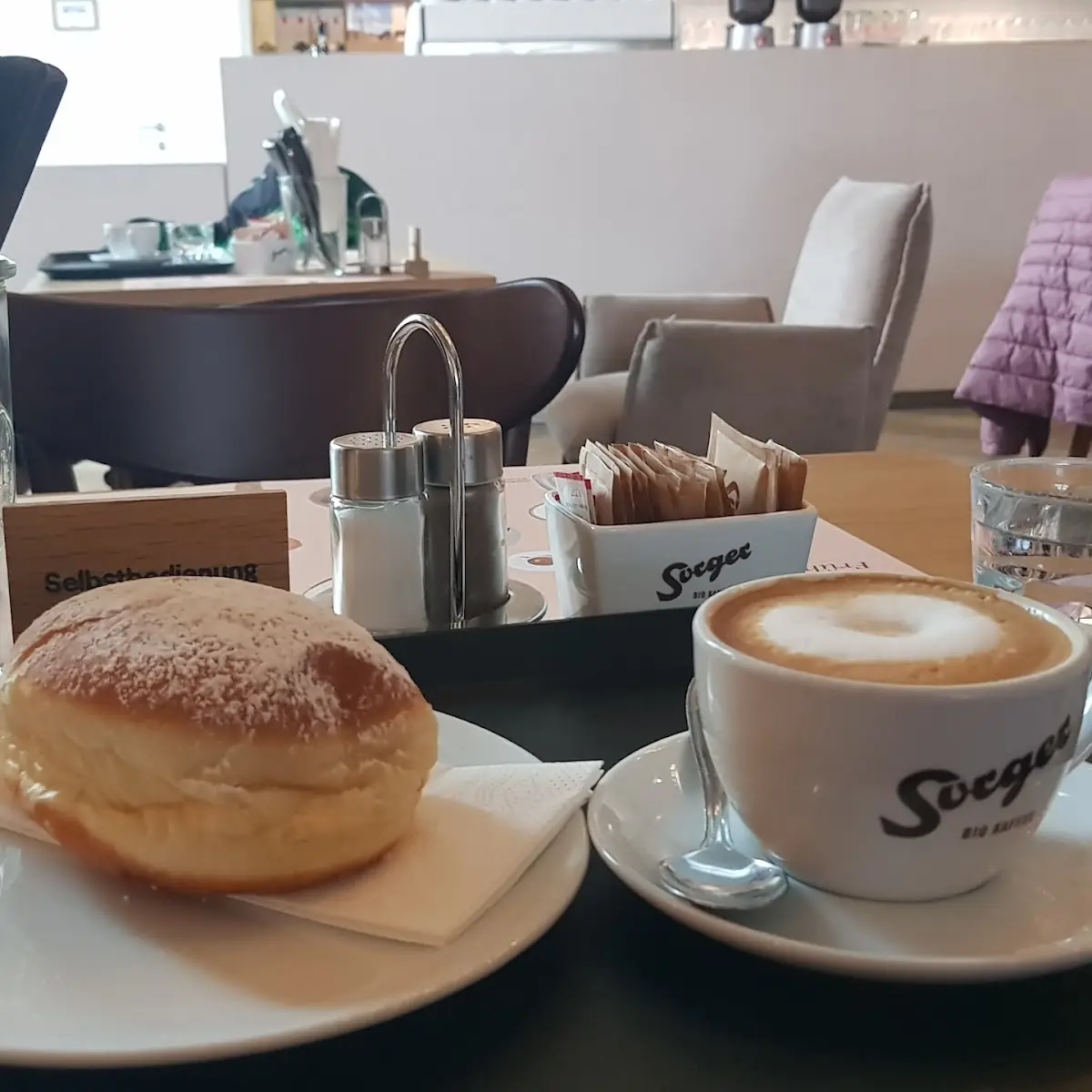 Cappuccino Mit Krapfen