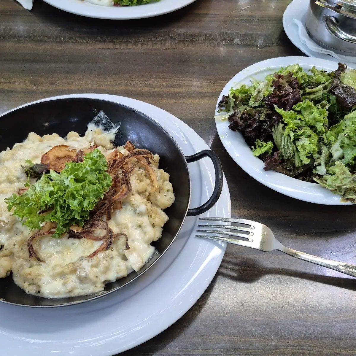 Käsespätzle Mit Grünem Salat