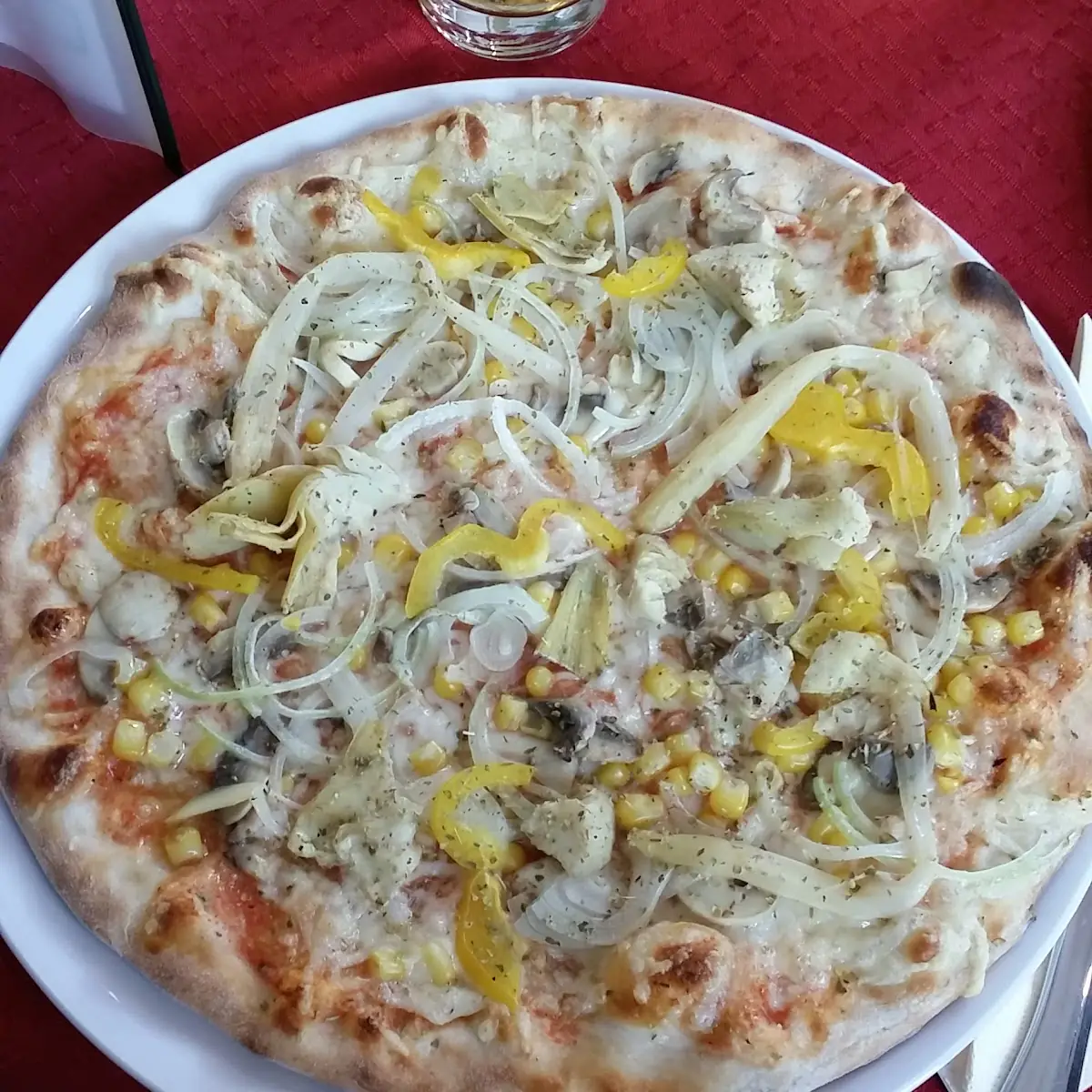 Pizza Natura Mit Champions Zwiebel Paprika Spargel Artischocken Und Mais