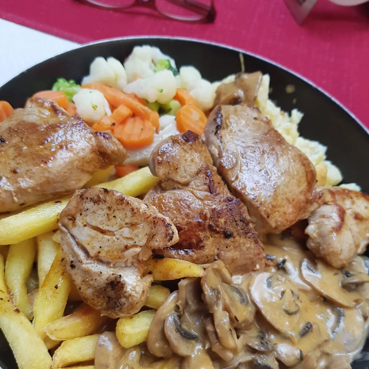 Gegrilltes Kotelett Bauernpfanne