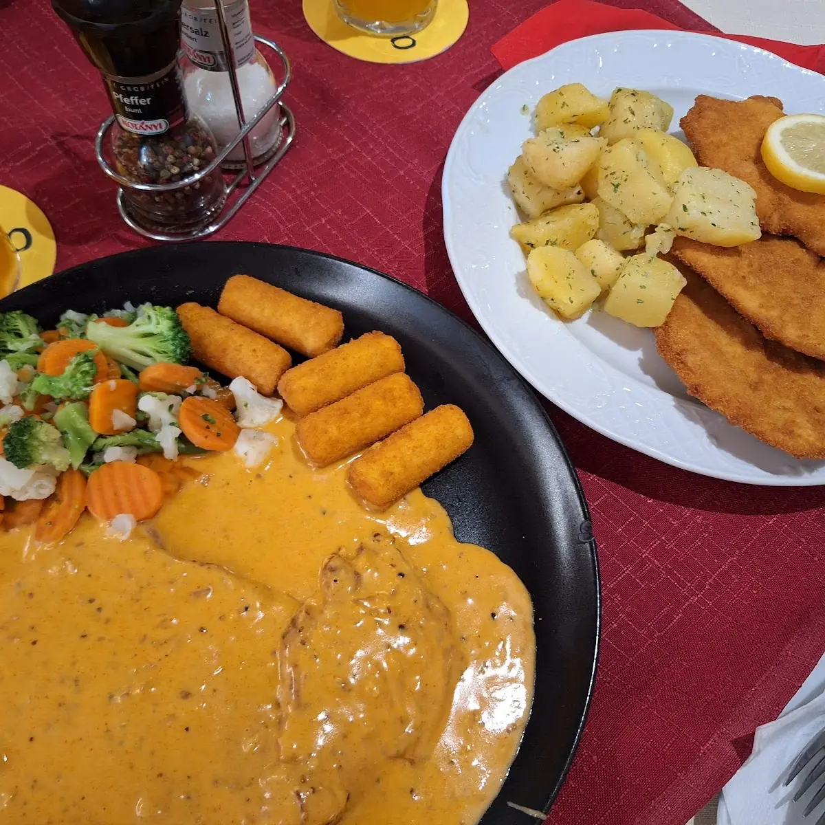Schnitzerl Und Schnitzel Mit Pfeffersauce