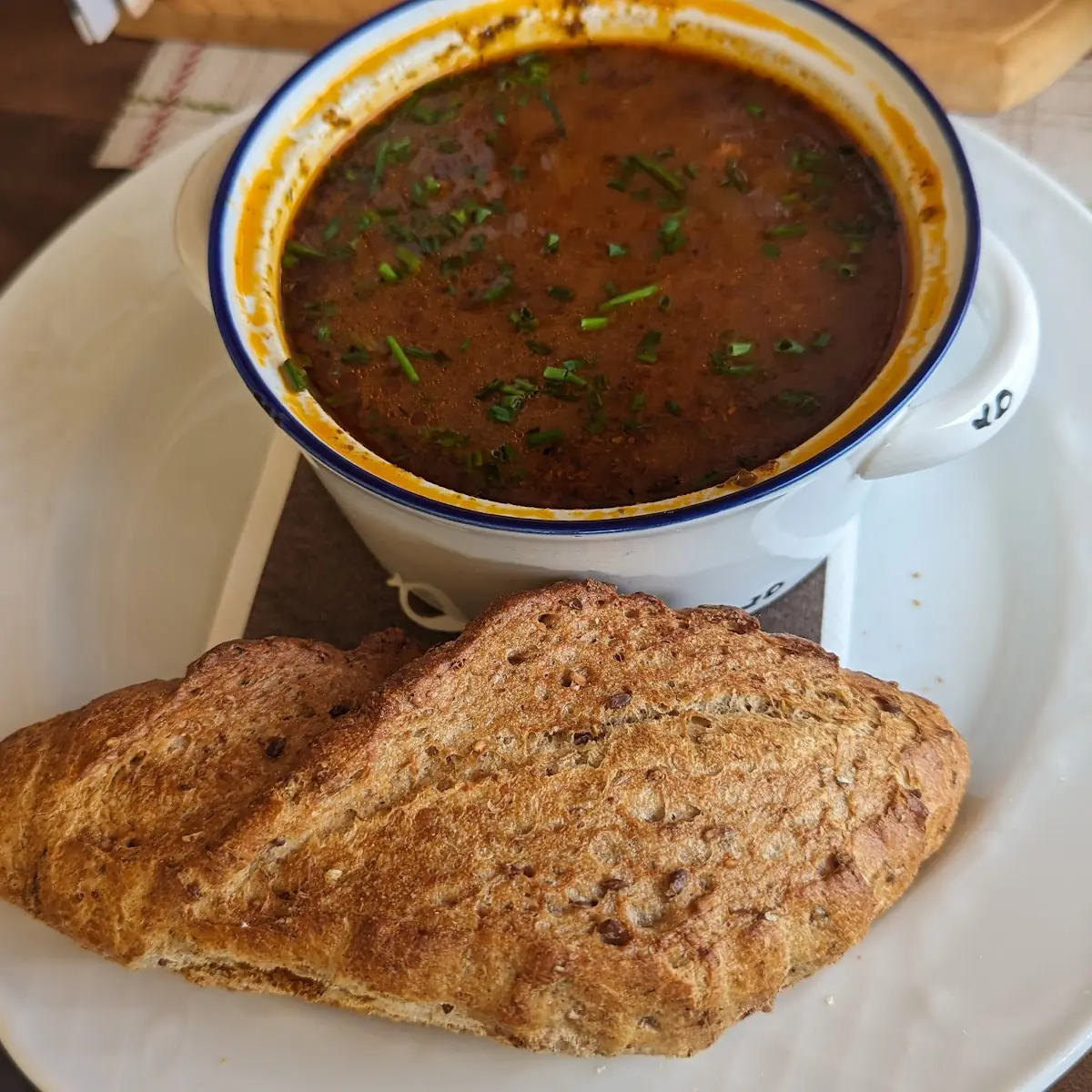 Gulaschsuppe Mit Brot