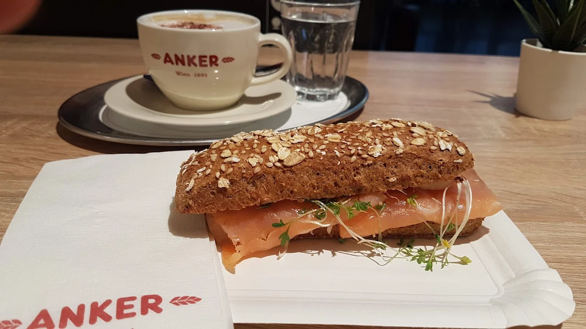 Räucherlachsweckerl