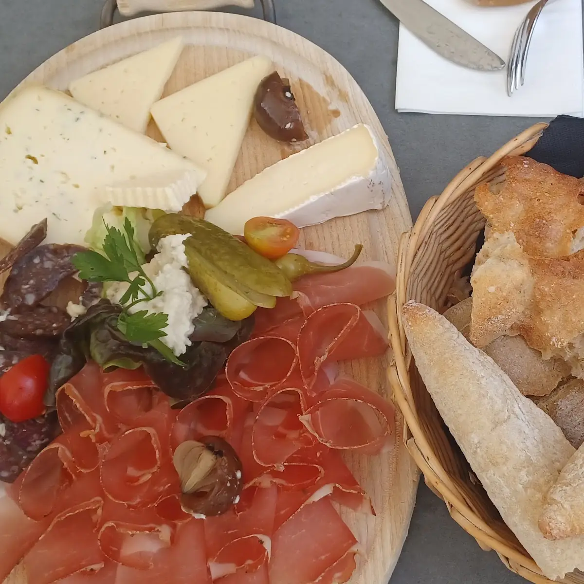 Brettjause Mit Käse Und Schinken