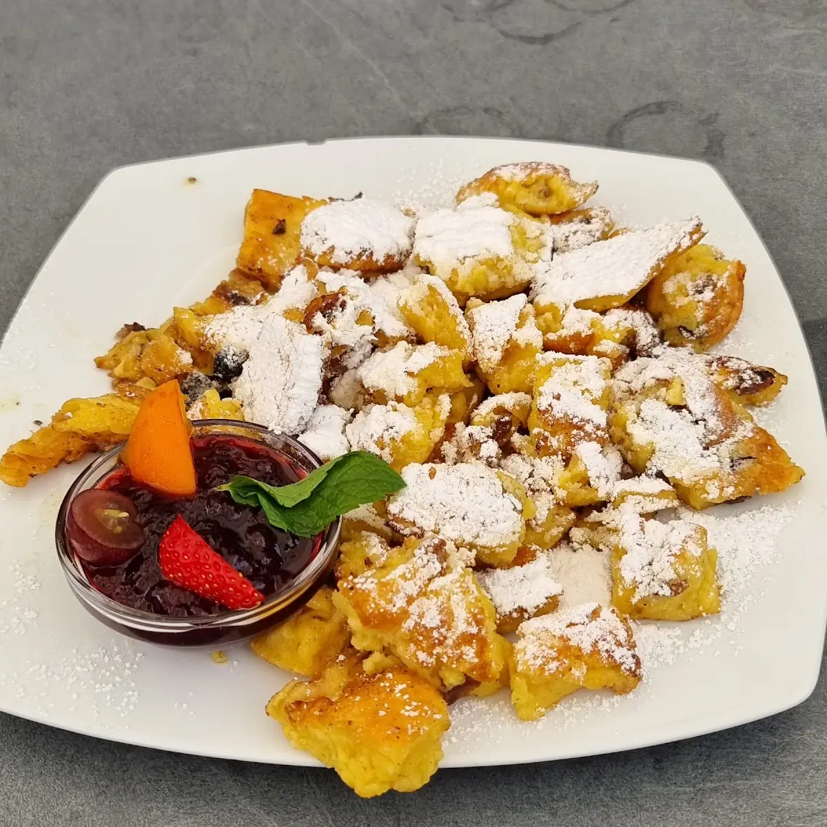 Kaiserschmarrn Mit Preiselbeere