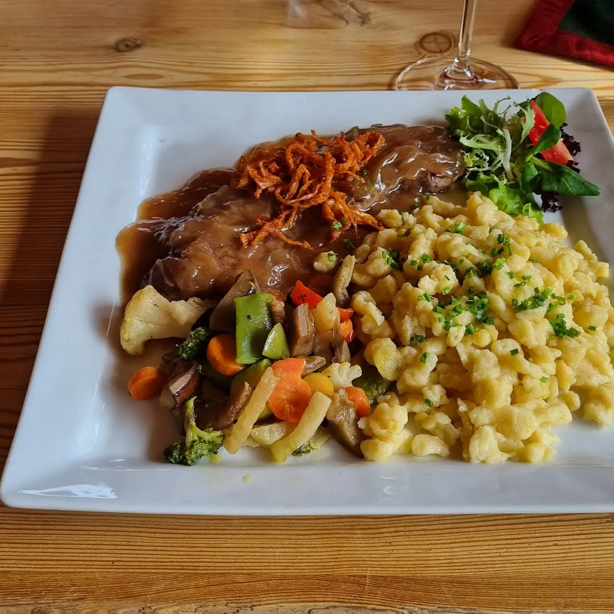 Schweinebraten Mit Eierspatzlen