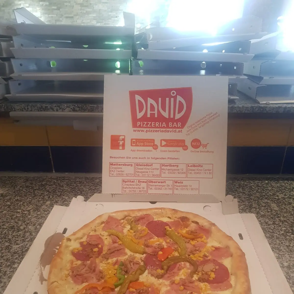Familie Pizza Mit Käserand