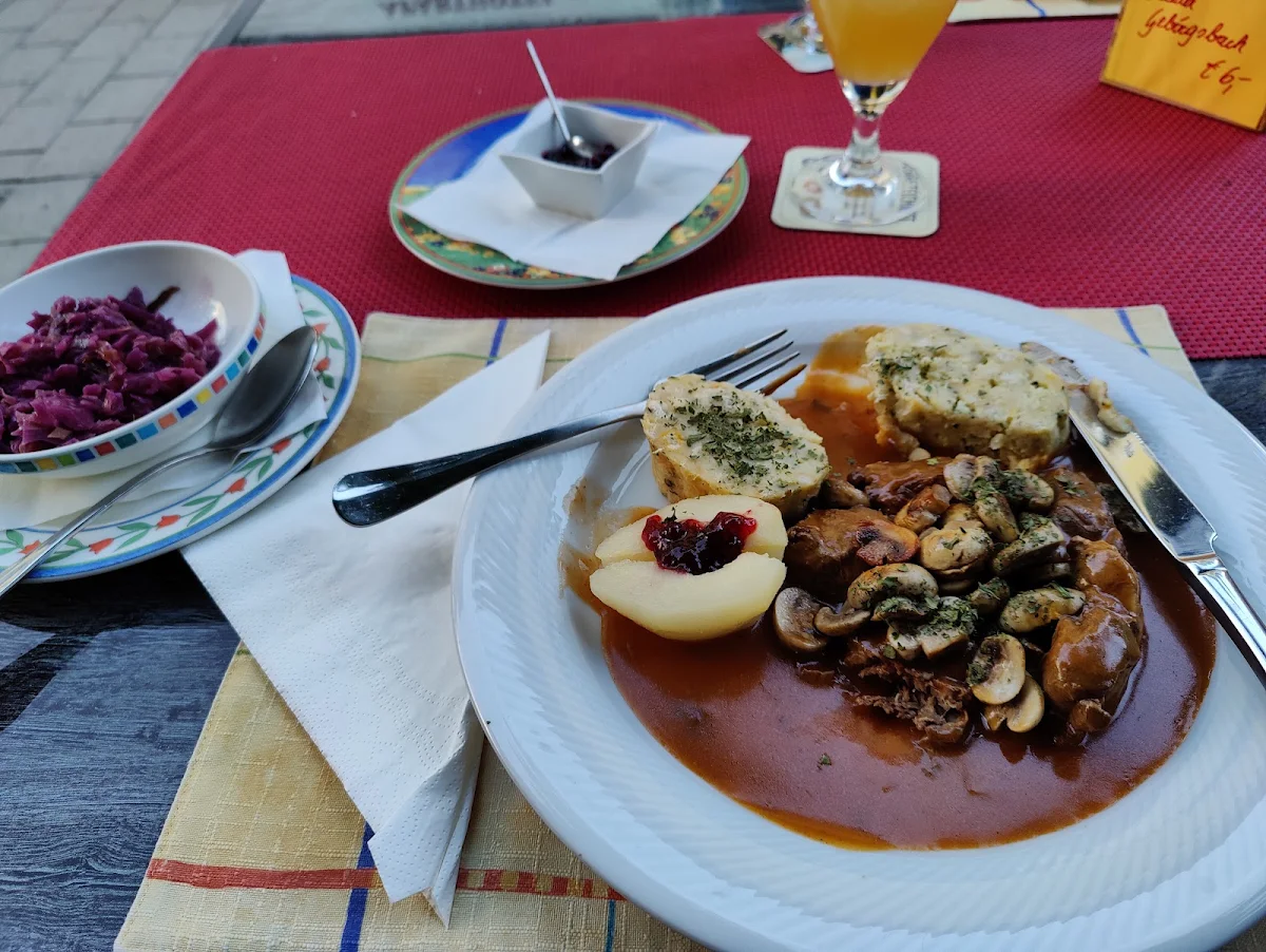 Hirschkalbsragout With Champignons