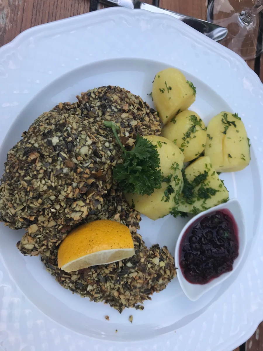 Hirschschnitzel Mit Kürbiskernkruste Und Preiselbeersauce
