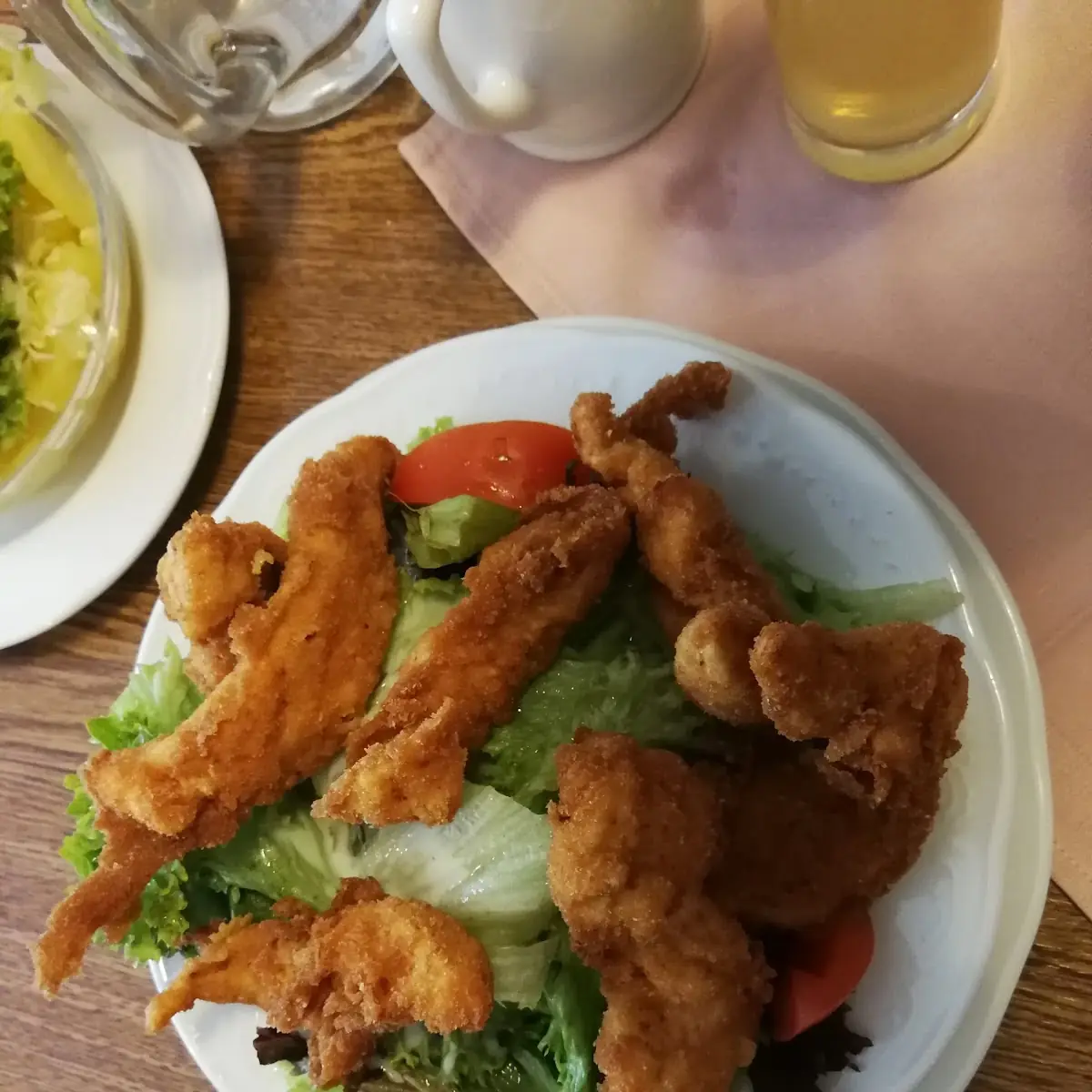 Gebackene Hühnerstreifen Auf Salat