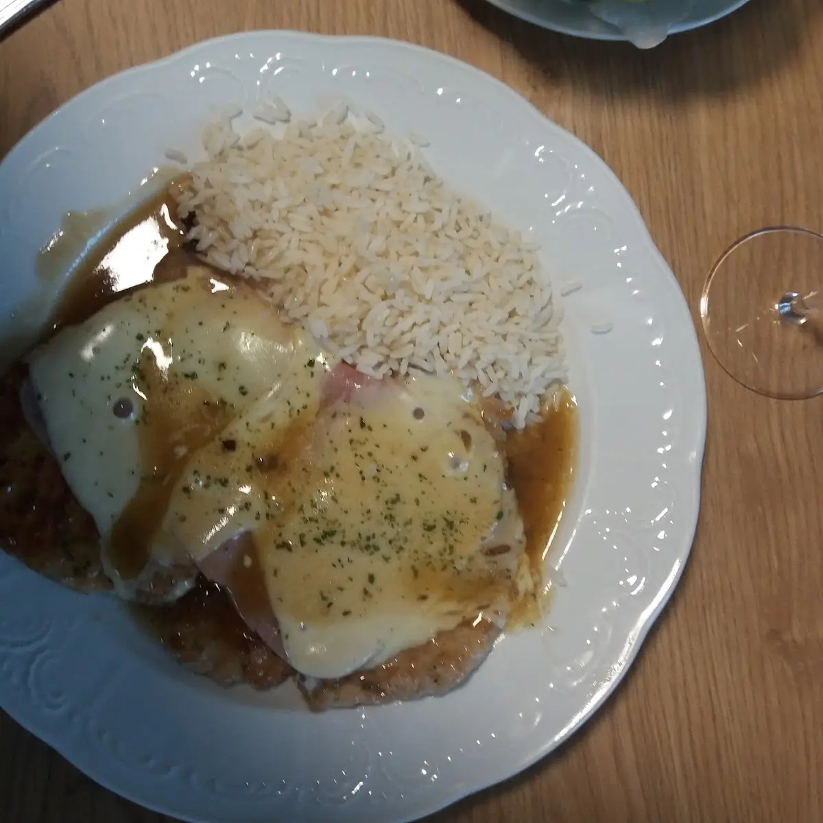 Haus Schnitzel Mit Petersilienkartoffel